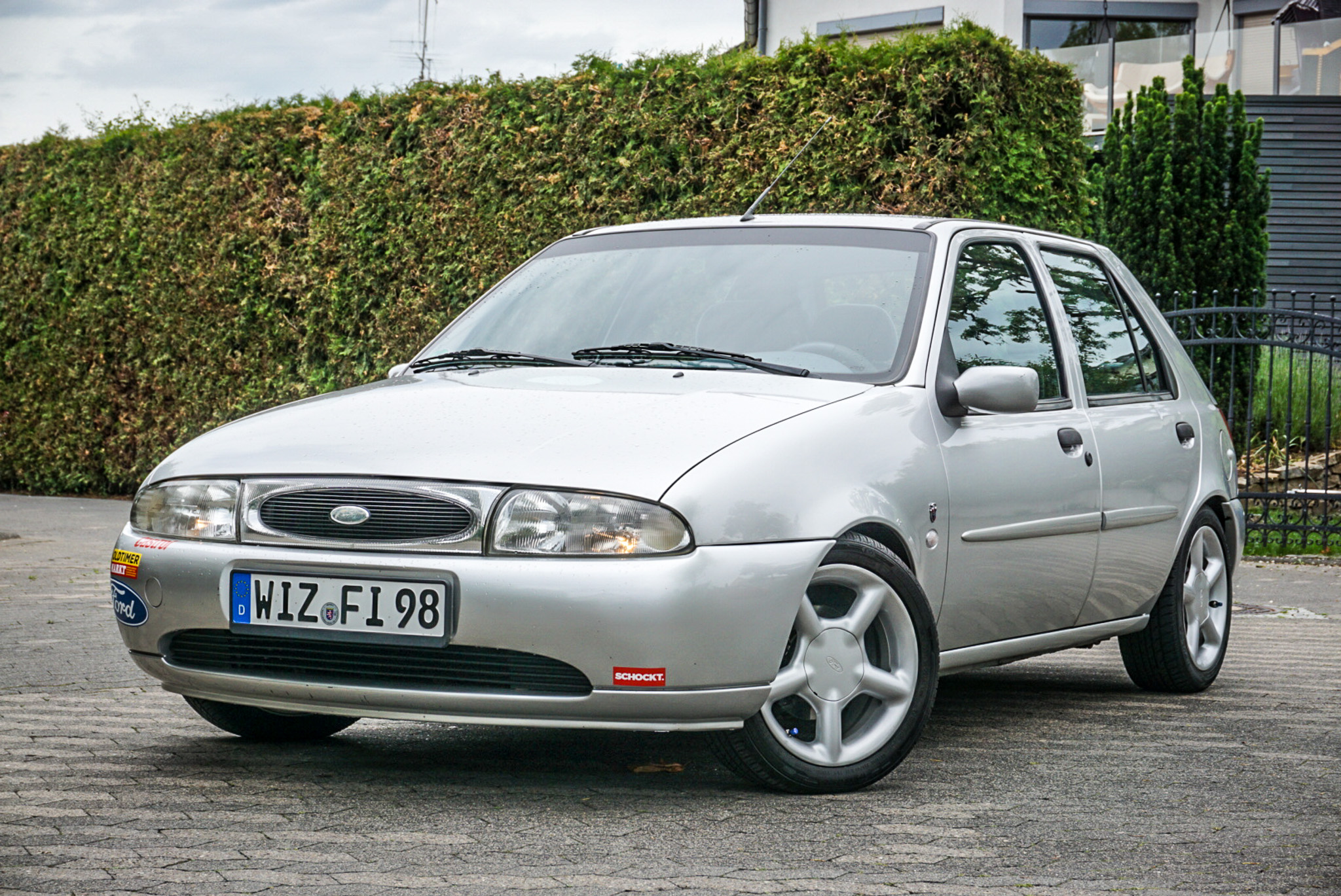 Der freundliche Bodensatz: Ford Fiesta Ghia und die hohe Kunst des billigen Fahrens